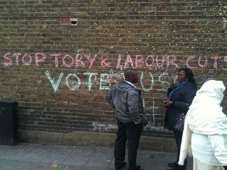© Robert Rotifer Mauer mit Aufschrift: "Stop Tory and Labour cuts"